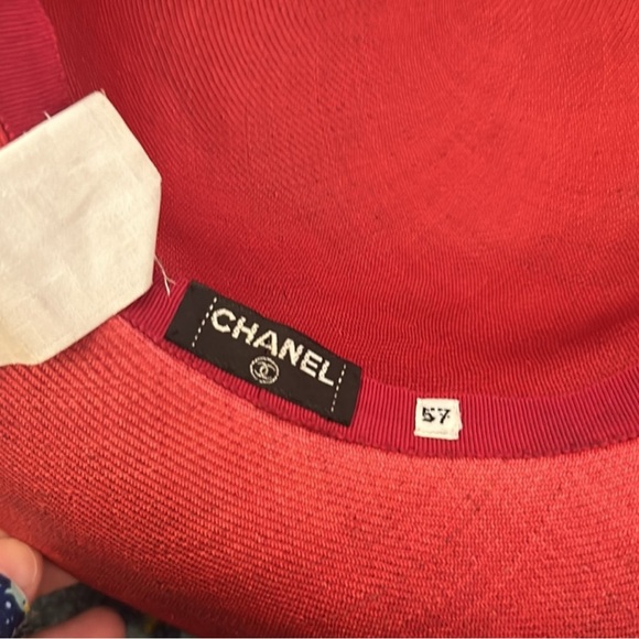 Chanel Elegant Red Women's Hat with Black Bow - Picture 3 of 5
